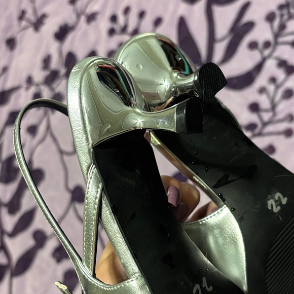 Madden Girl Metallic Silver Kitten Heels Pointed Toe with Buckles - Picture 6 of 6